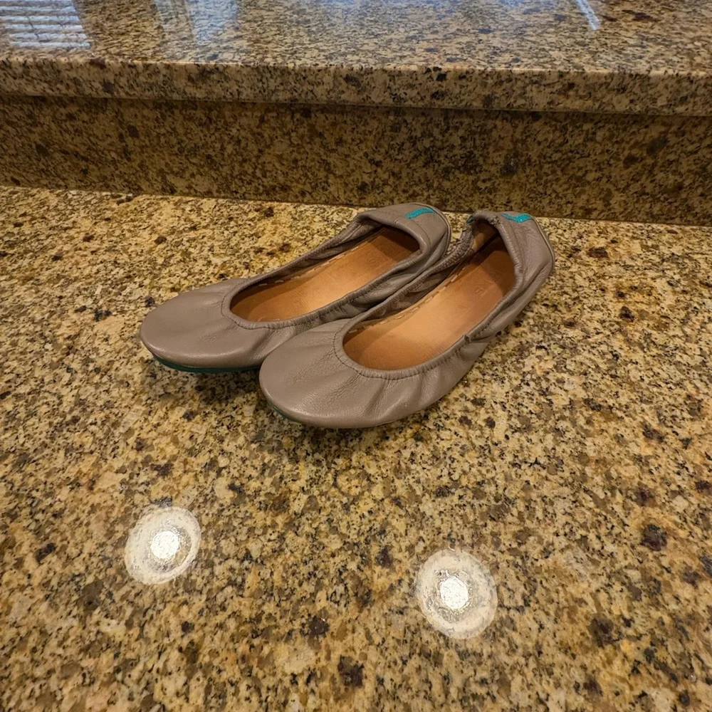 Tieks Taupe Ballet Slippers / Flats Size 9  *Please Read* - Picture 1 of 9